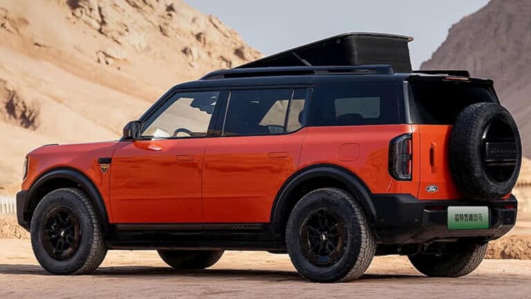 Primeiro Ford Bronco elétrico sai da linha de produção na China