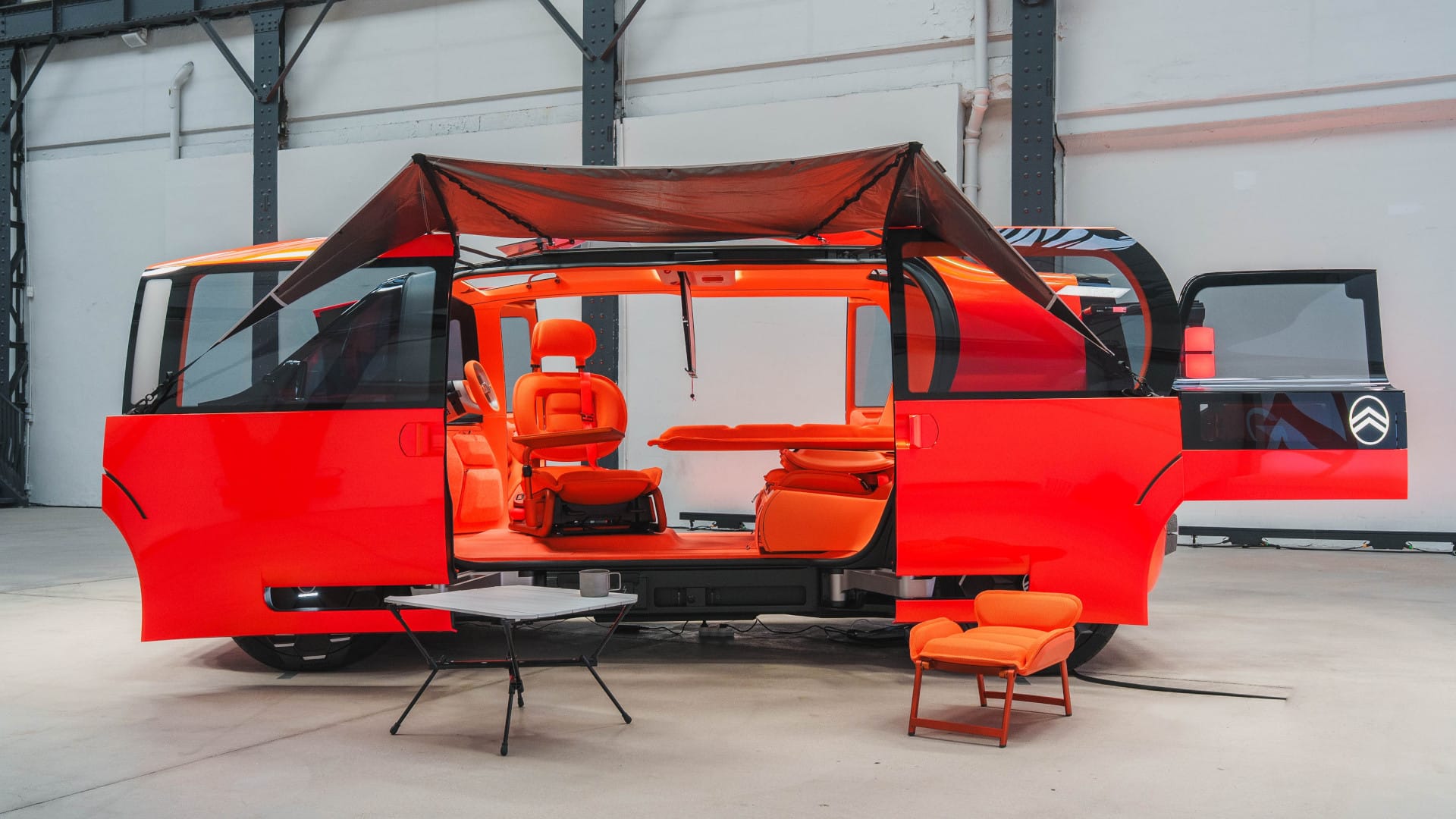 Foto do carro conceito Citroën  Elo, lateral com as portas abertas