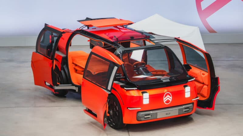 Foto do carro conceito Citroën Elo, com as portas abertas, visto por cima