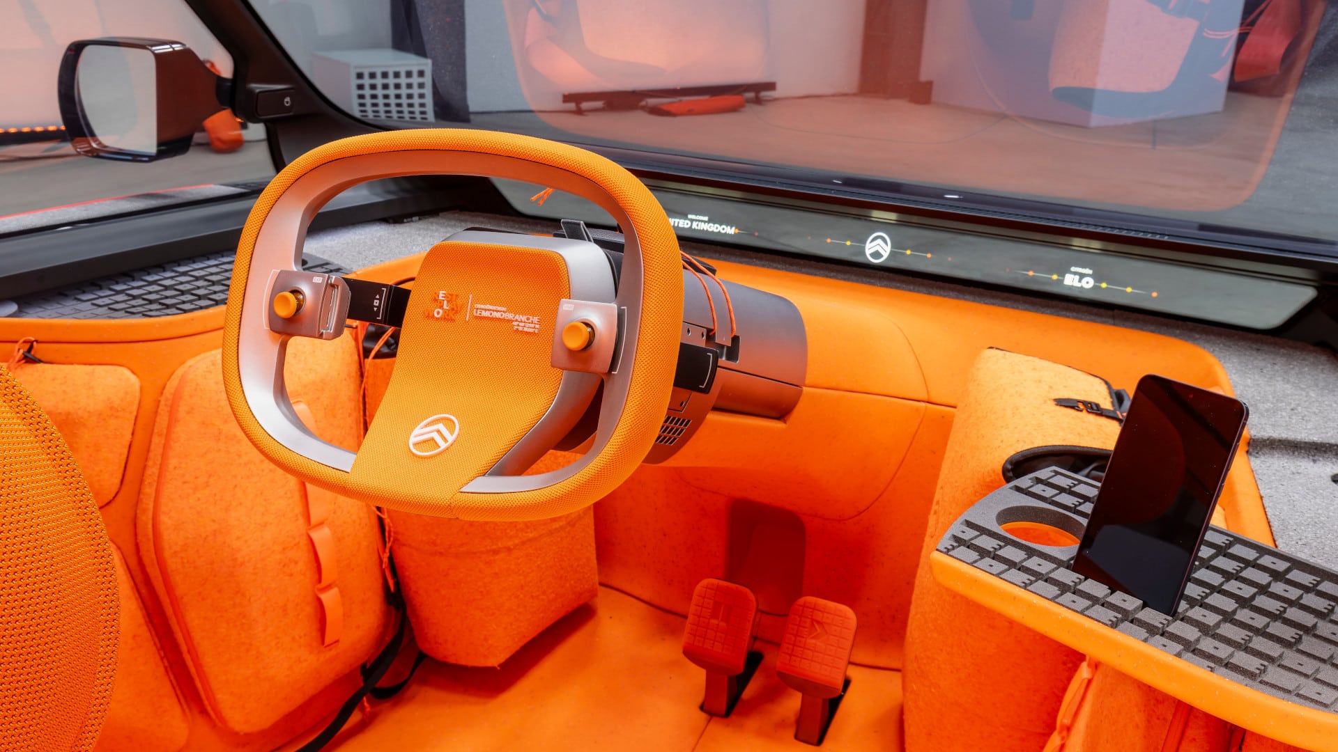 Foto do carro conceito Citroën Elo, detalhe do painel