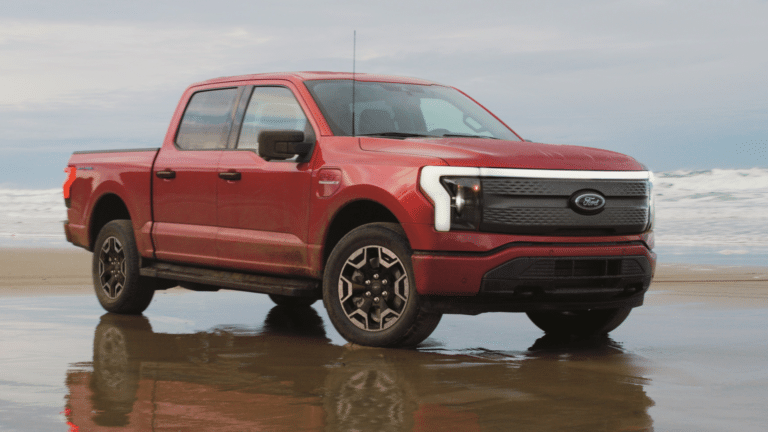 Ford encerra elétrica F-150 Lightning, promete 50% de eletrificados para 2030