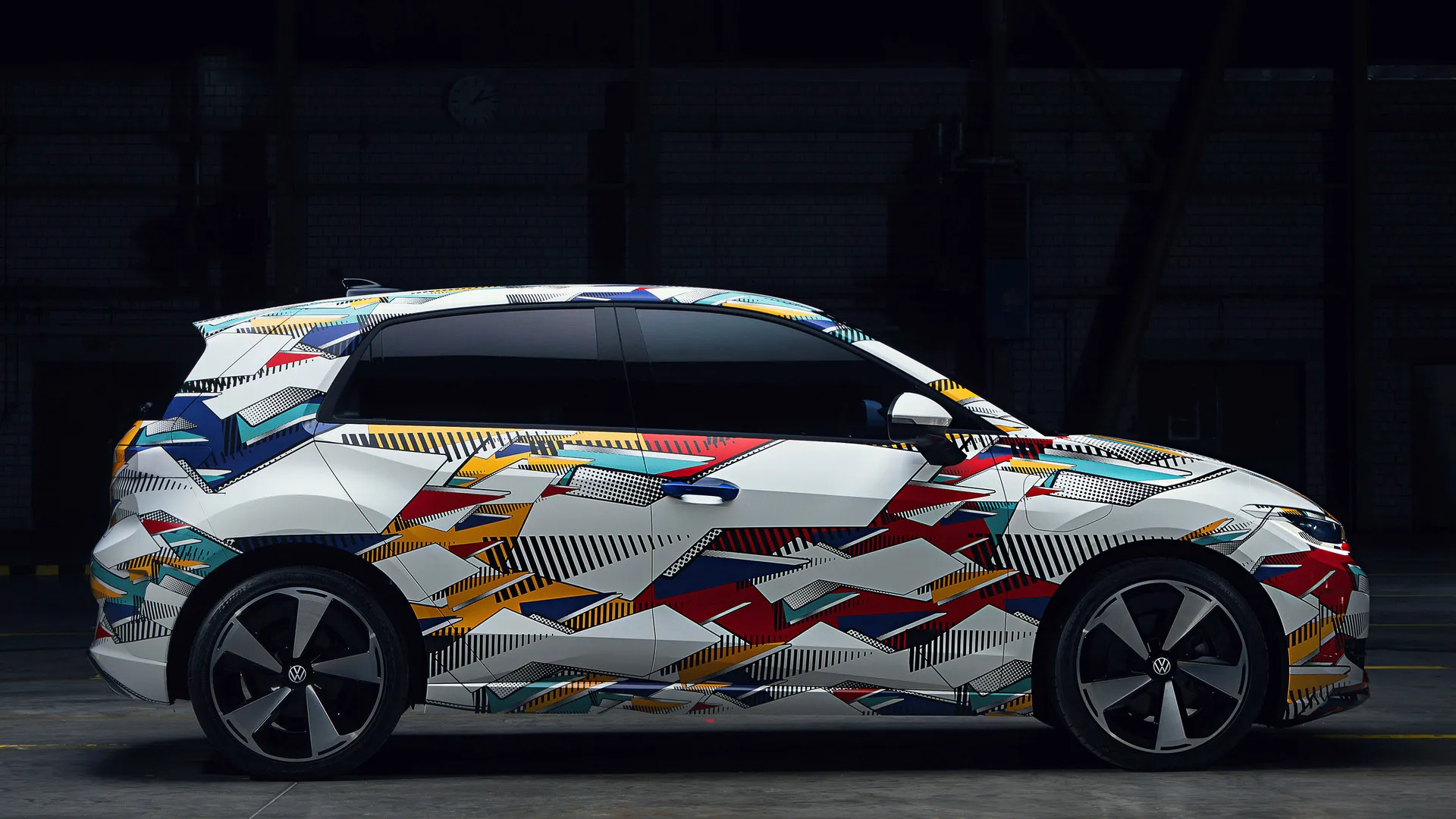 Foto do carro VW ID. Polo, camuflado, lateral