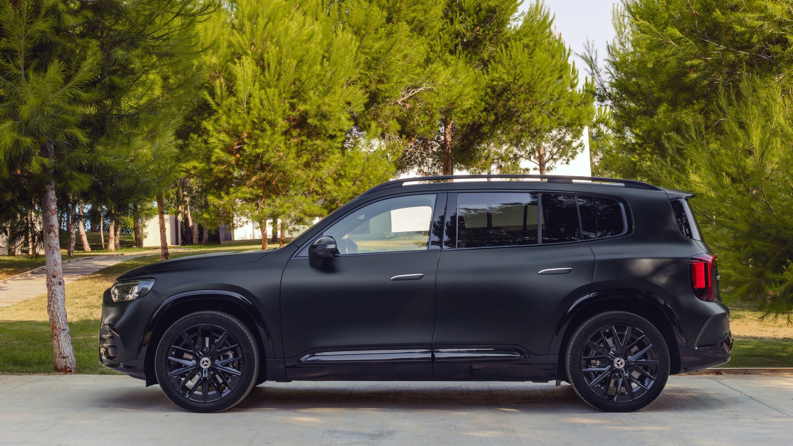 Foto do carro Mercedes-Benz GLB 2026, lateral