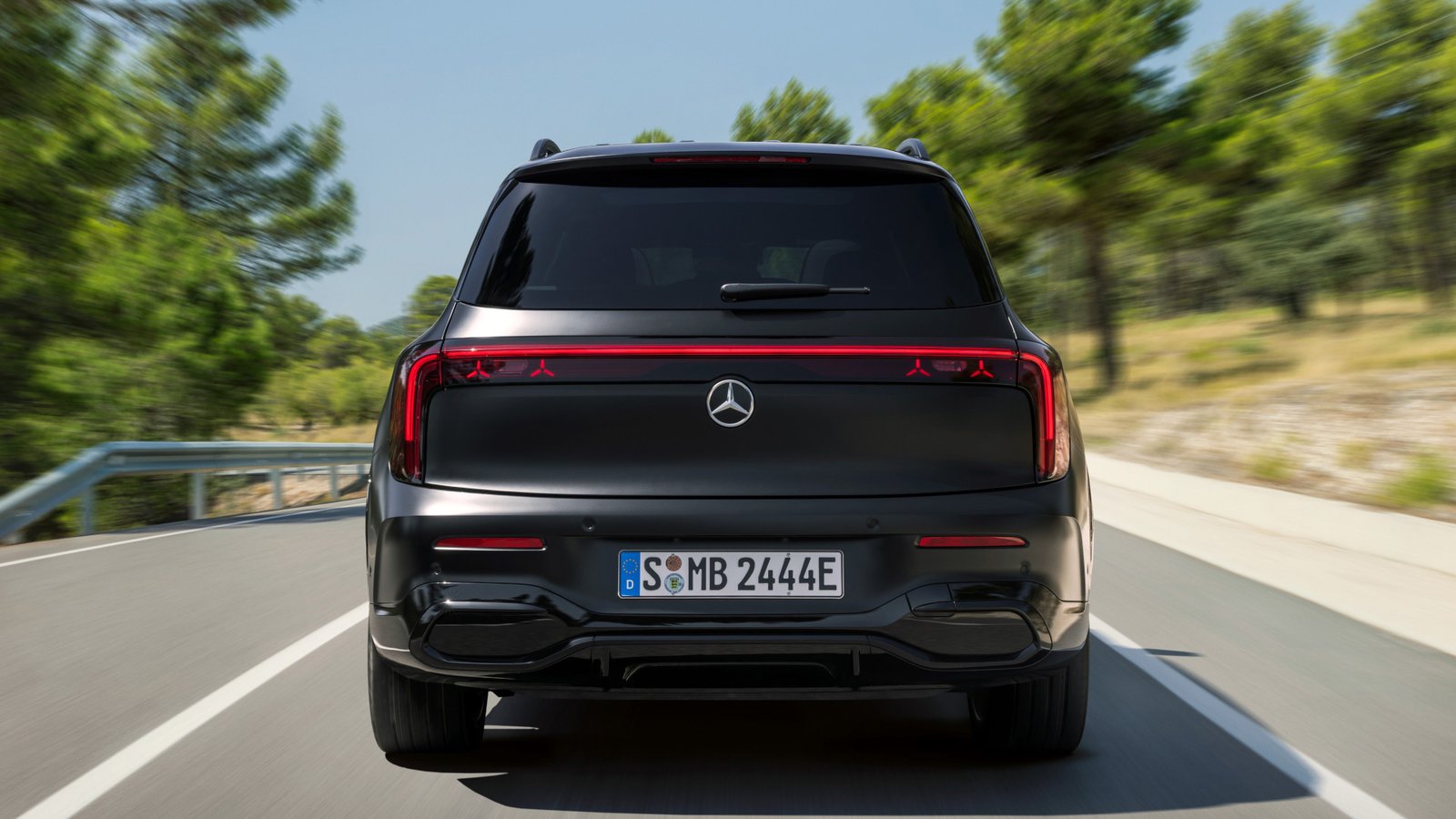 Foto do carro Mercedes-Benz GLB 2026, traseira