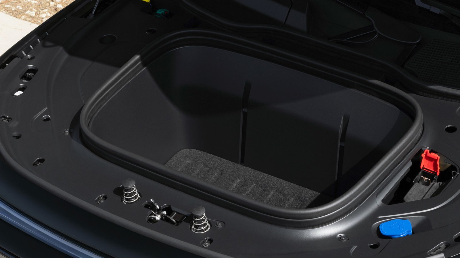 Foto do frunk do Mercedes-Benz GLB