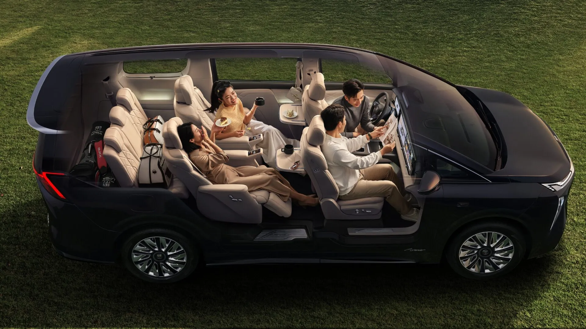 Interior da minivan Buick Electra Encasa