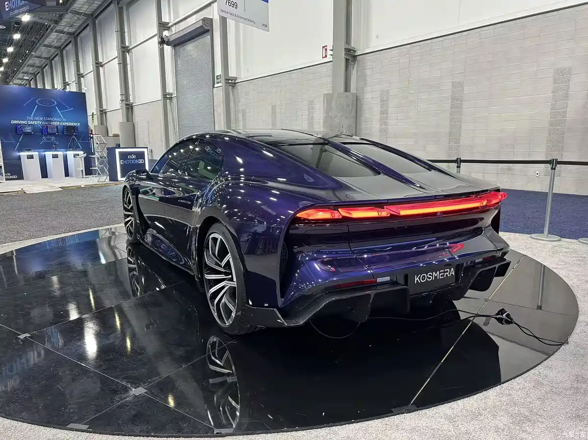 Esportivo da Dreame Auto Kosmera na CES 2025, visão traseira