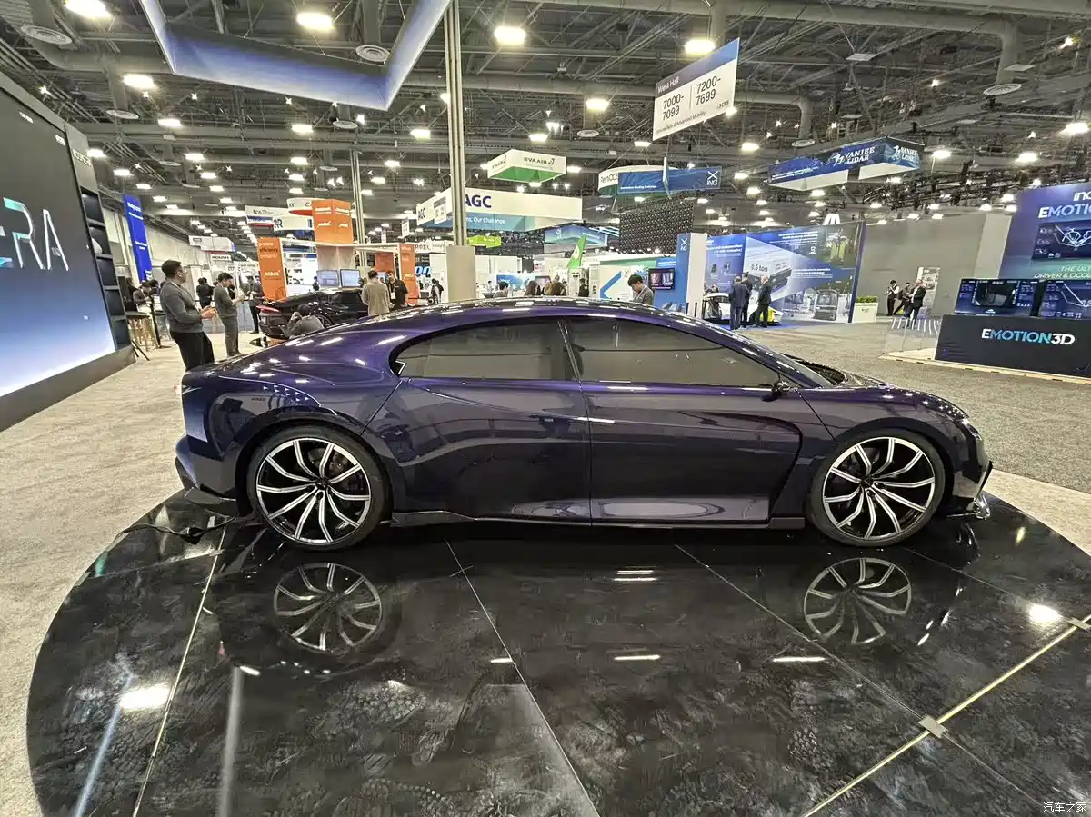 Esportivo da Dreame Auto Kosmera na CES 2026, visão lateral