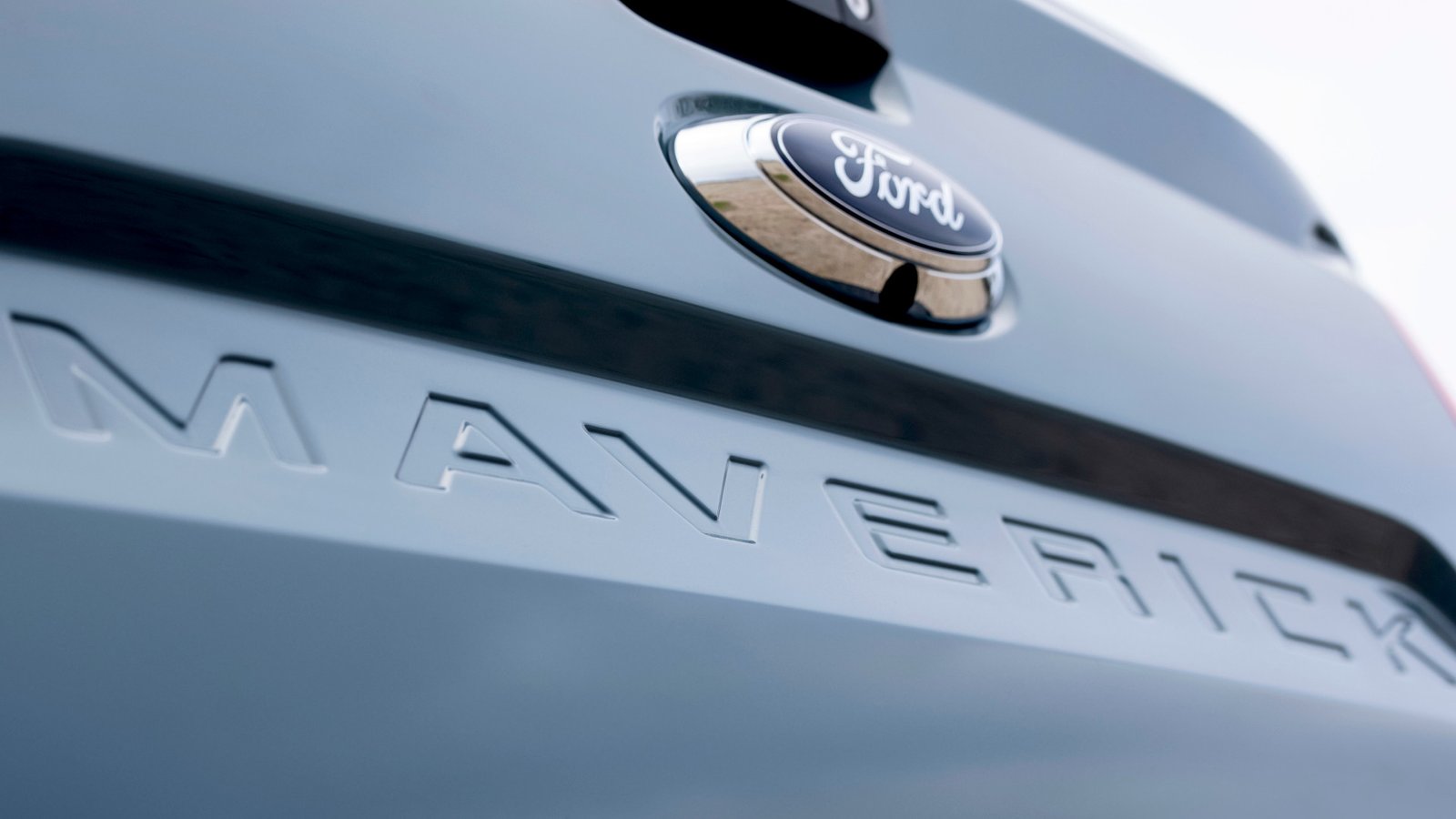 Foto da traseira da Ford Maverick