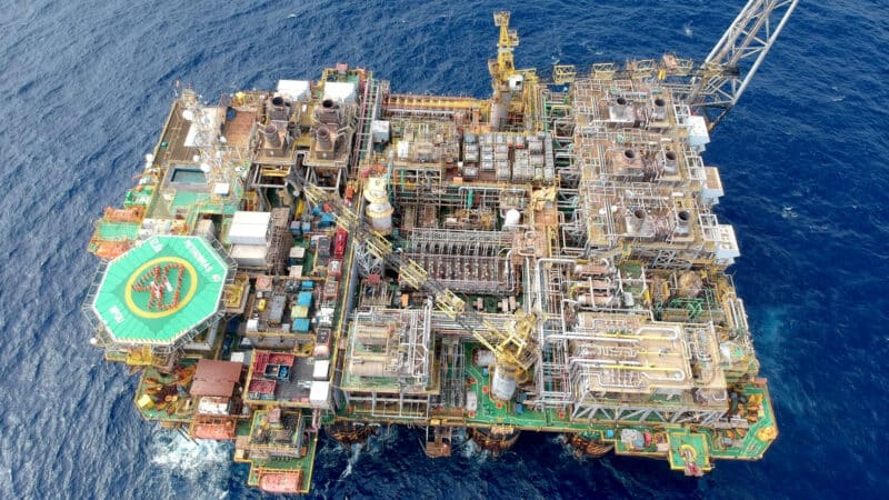 Foto aérea de plataforma da Petrobras na Bacia de Santos