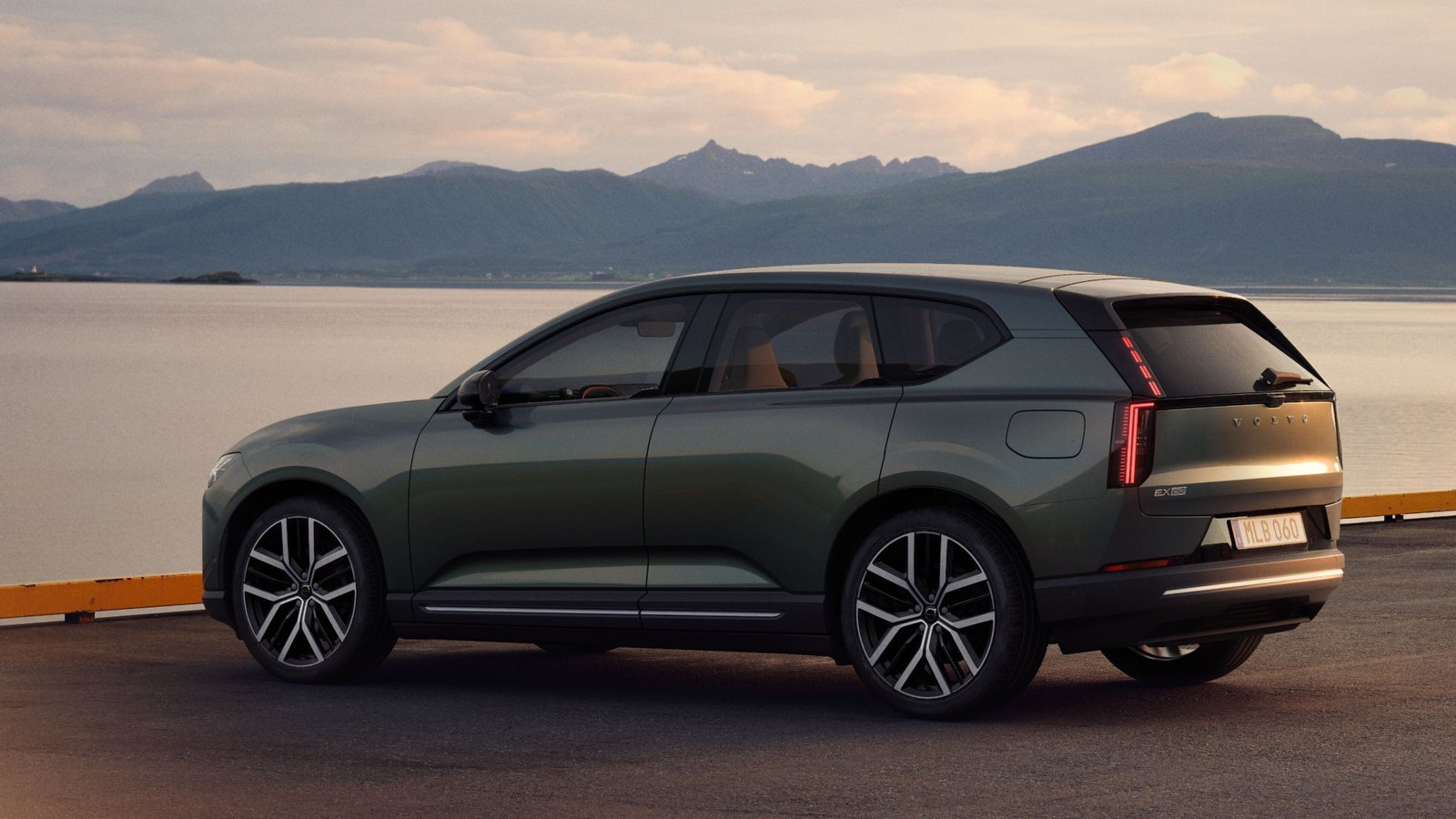 Foto promocional do Volvo EX60, saindo