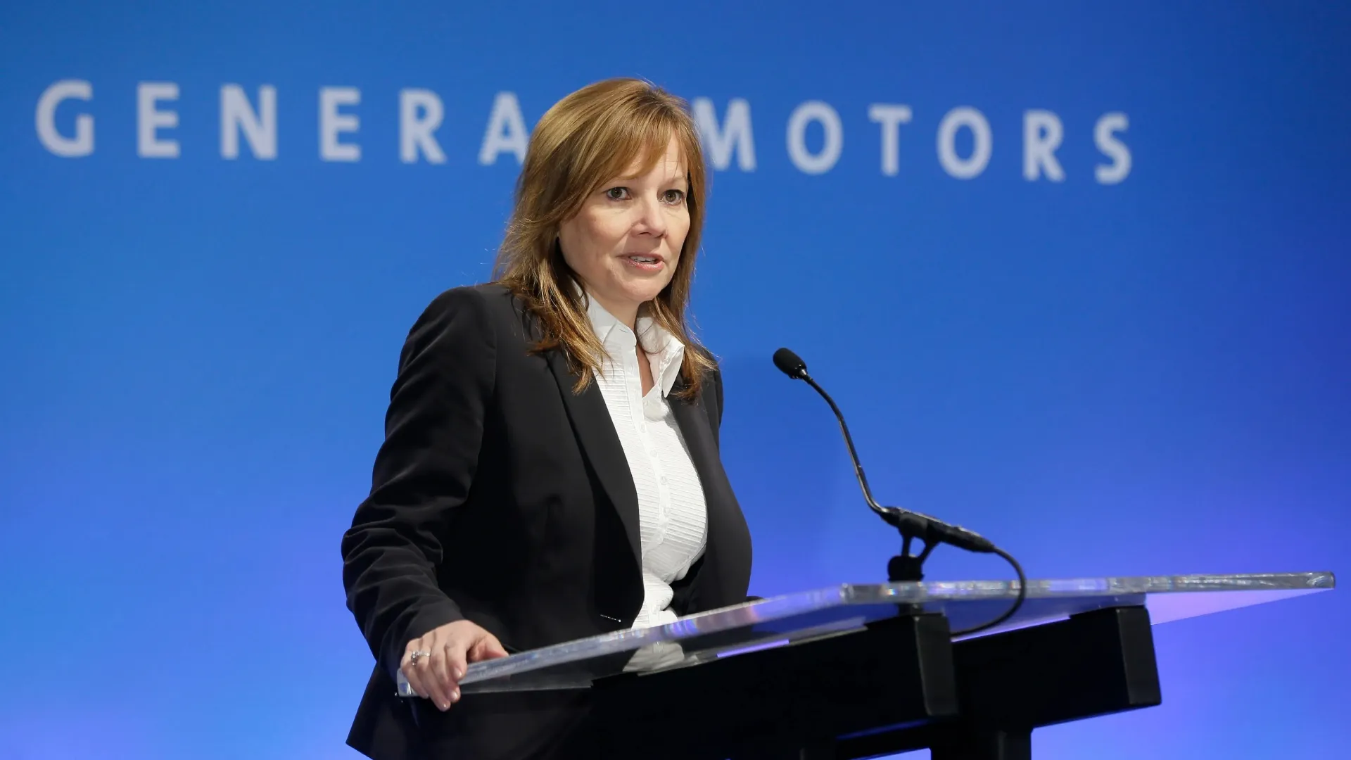 CEO da GM diz que carros elétricos ainda são “objetivo final” da indústria, apesar de Trump