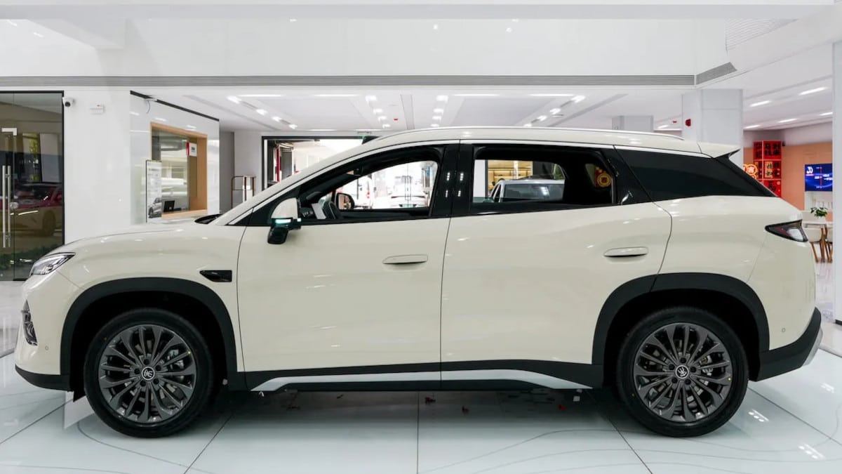 BYD Song Ultra, lateral