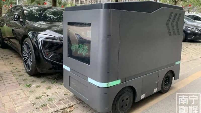 Robô de carregamento elétrico em Nanning, China