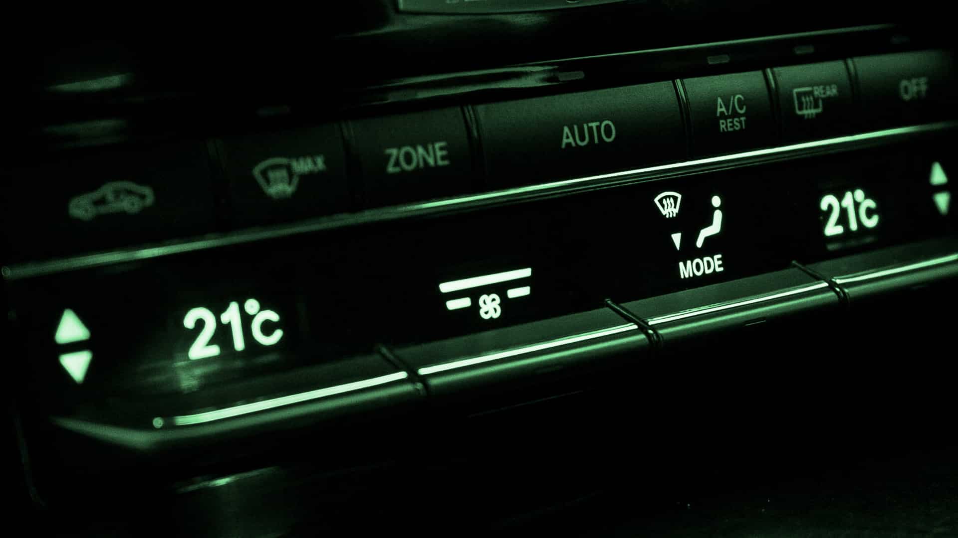 Painel de ar condicionado no carro