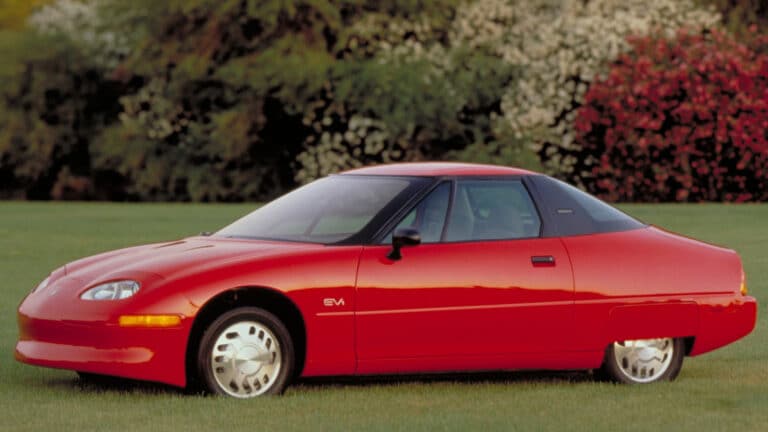 GM apoia a restauração do lendário EV1, que ela criou e literalmente destruiu