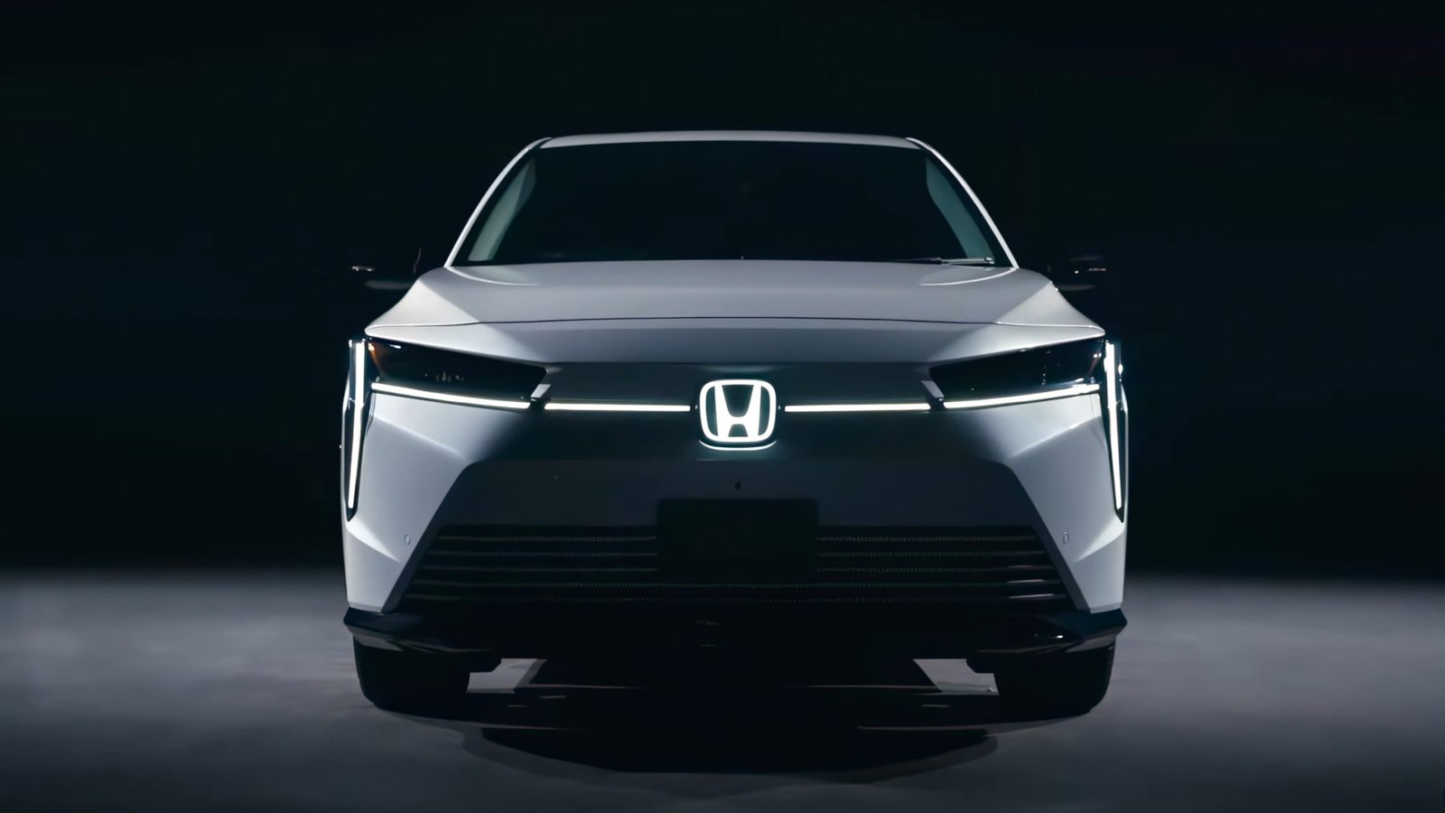 Foto promocional do SUV elétrico Honda Insight, vista frontal