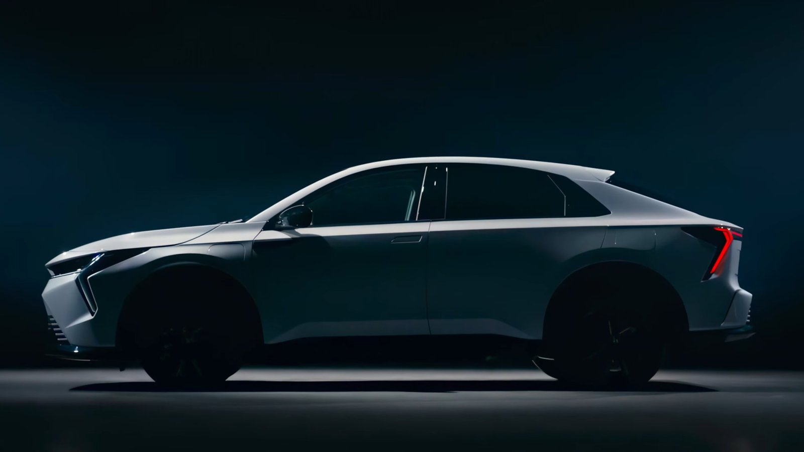 Foto promocional do SUV elétrico Honda Insight, vista lateral