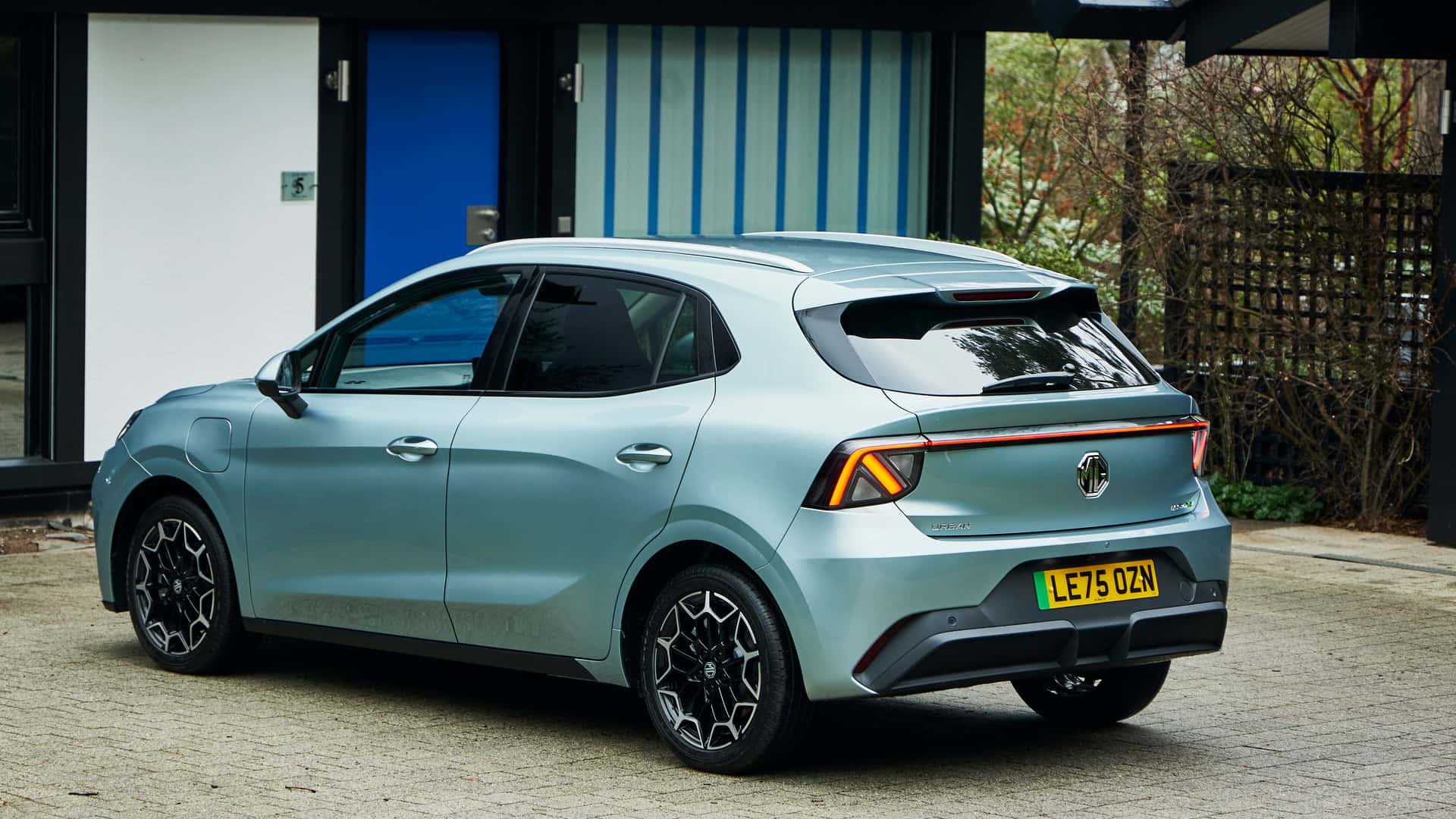 Foto do carro MG4 Urban, ângulo traseiro