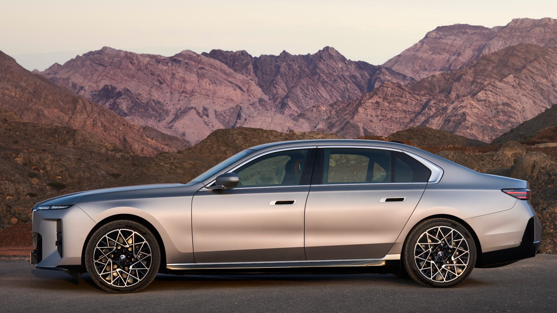 Vista lateral do BMW Série 7