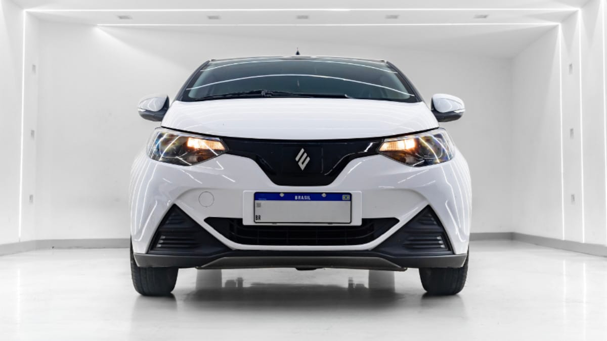 Carro subcompacto JM EV2, frente