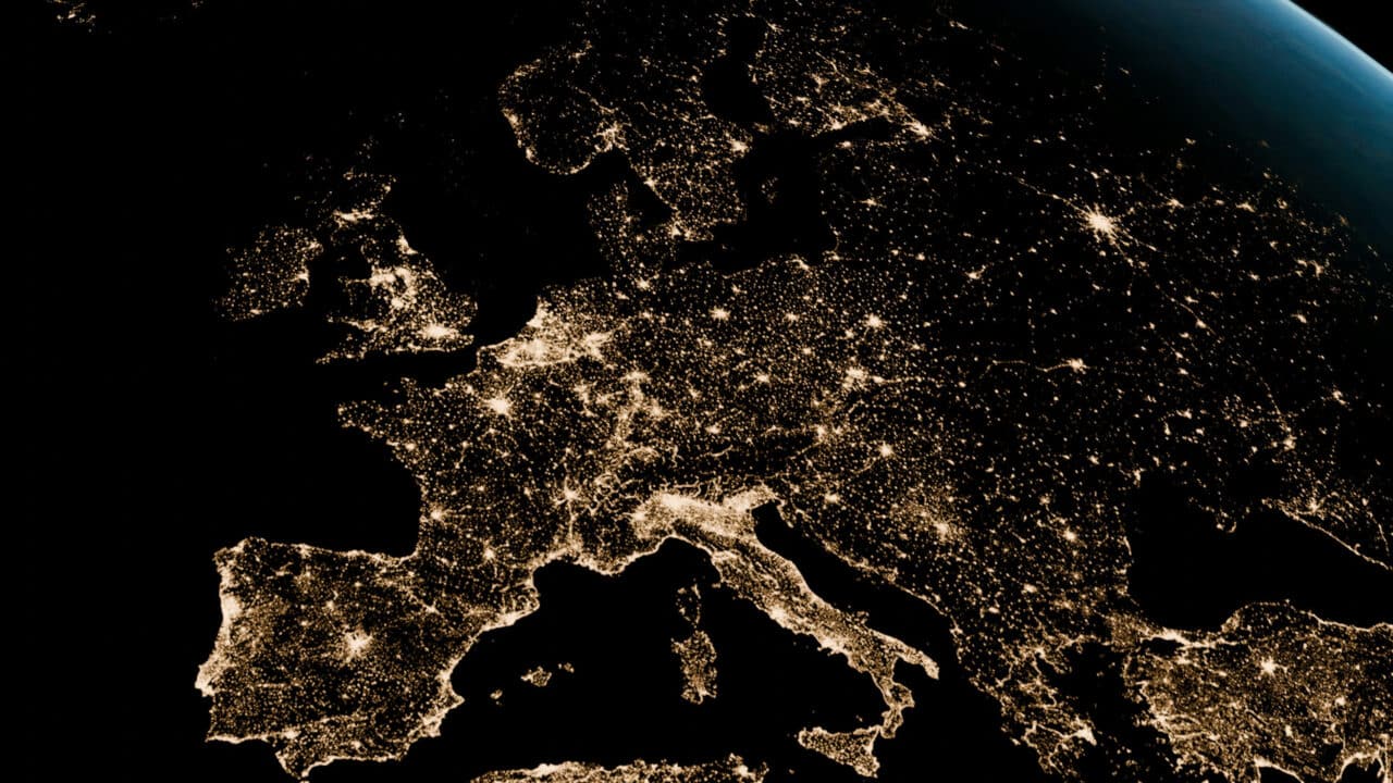 Europa à noite do espaço