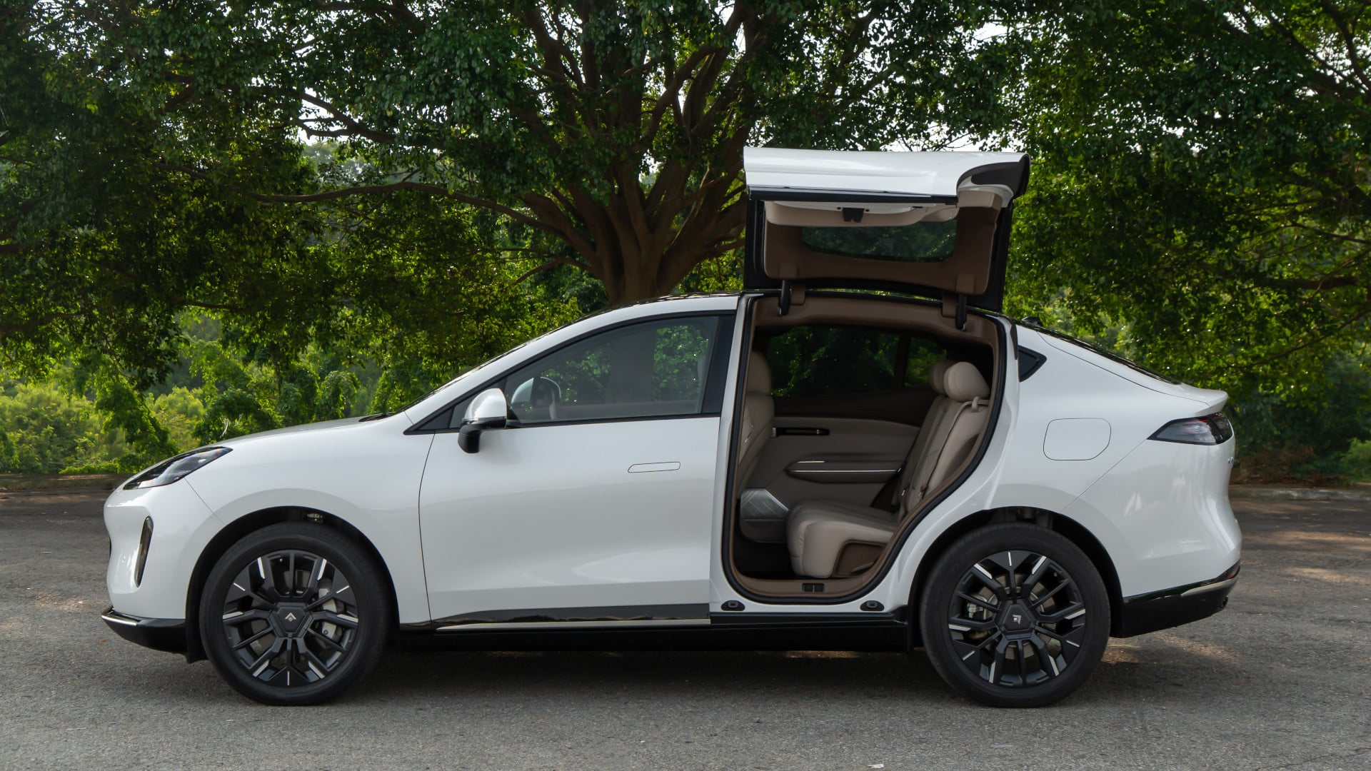 SUV de luxo GAC Hyptec HT, lateral