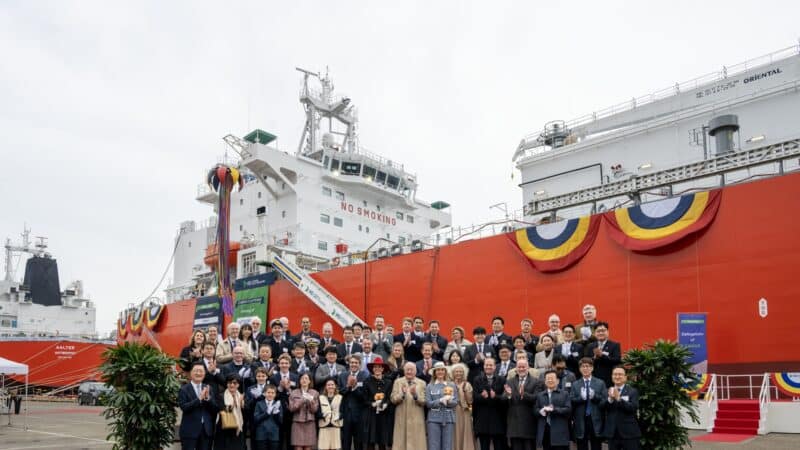 Navios a amônia sendo batizados em Ulsan, Coreia do SUl