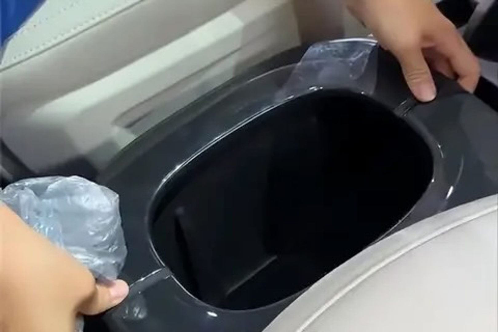 Privada no carro Polestone 1