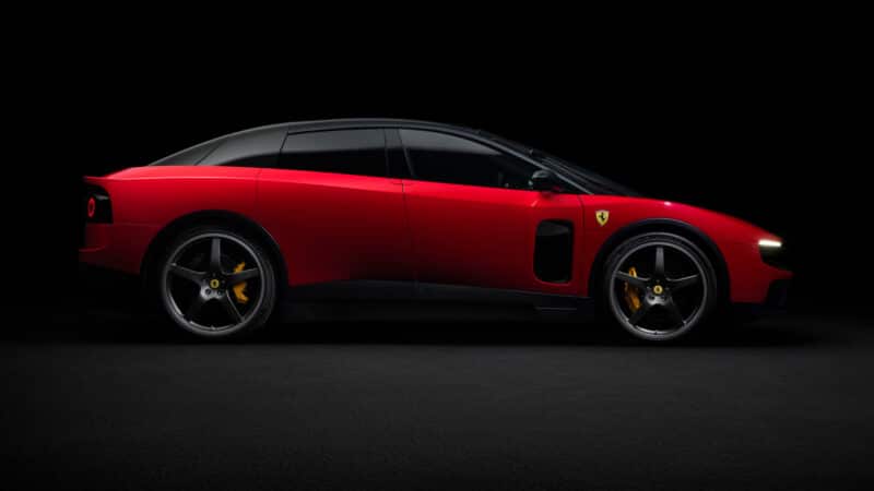 Ferrari Luce, visão lateral