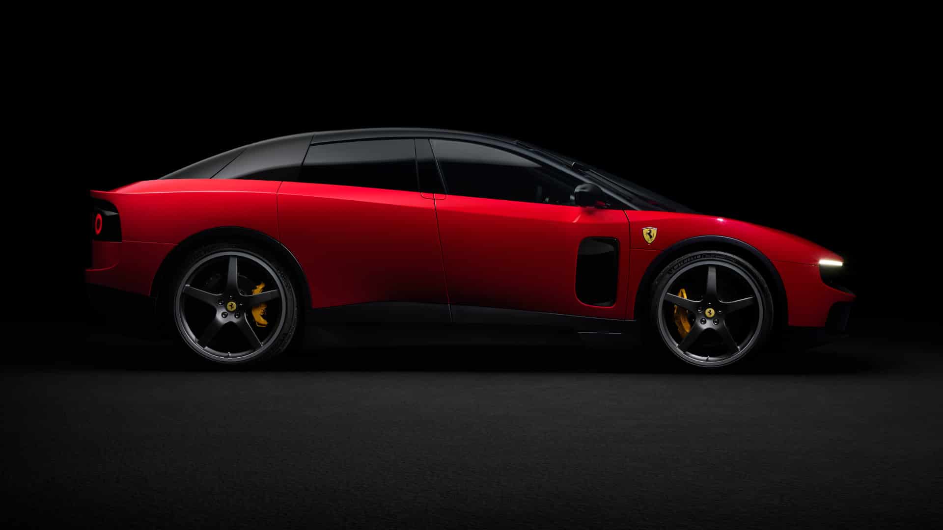 Ferrari Luce, visão lateral