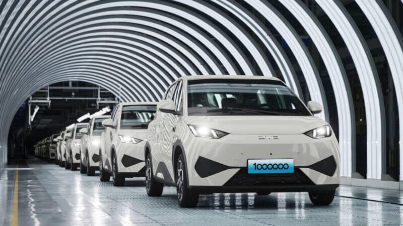 O milionésimo Dolphin Mini saindo da linha de produção em 2025