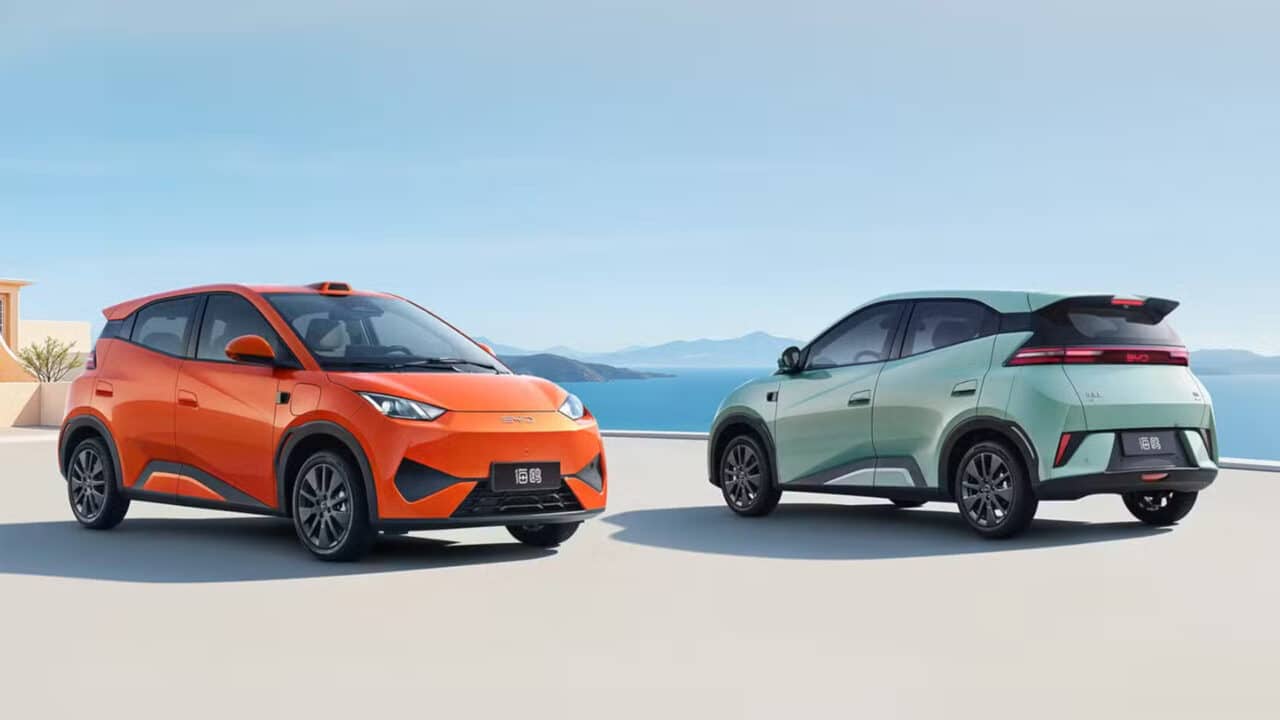 Dolphin Mini 2027 nas cores laranja e verde