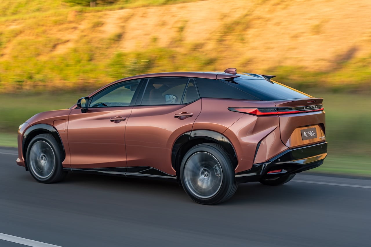 Lexus RZ 500 e visão de saída