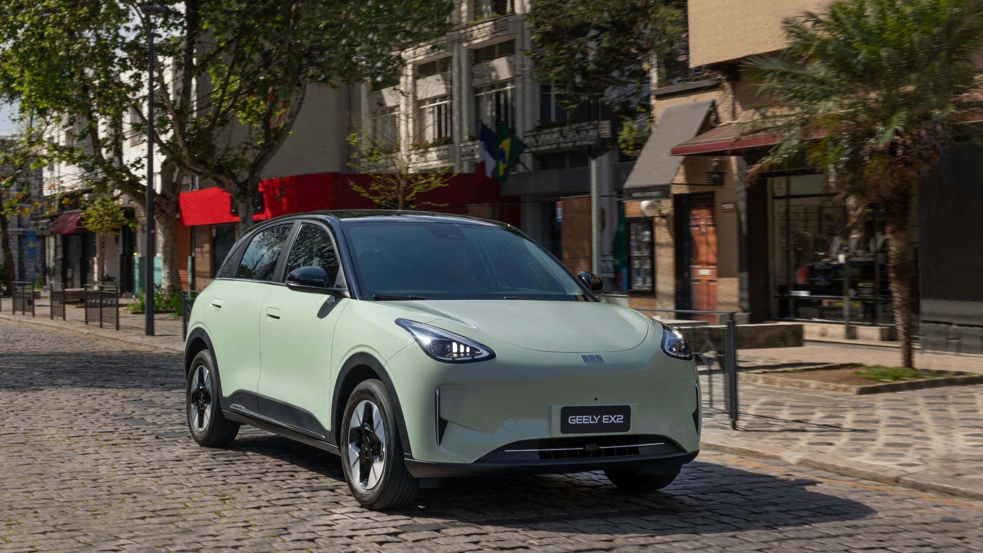 Geely EX2 circulando no Brasil