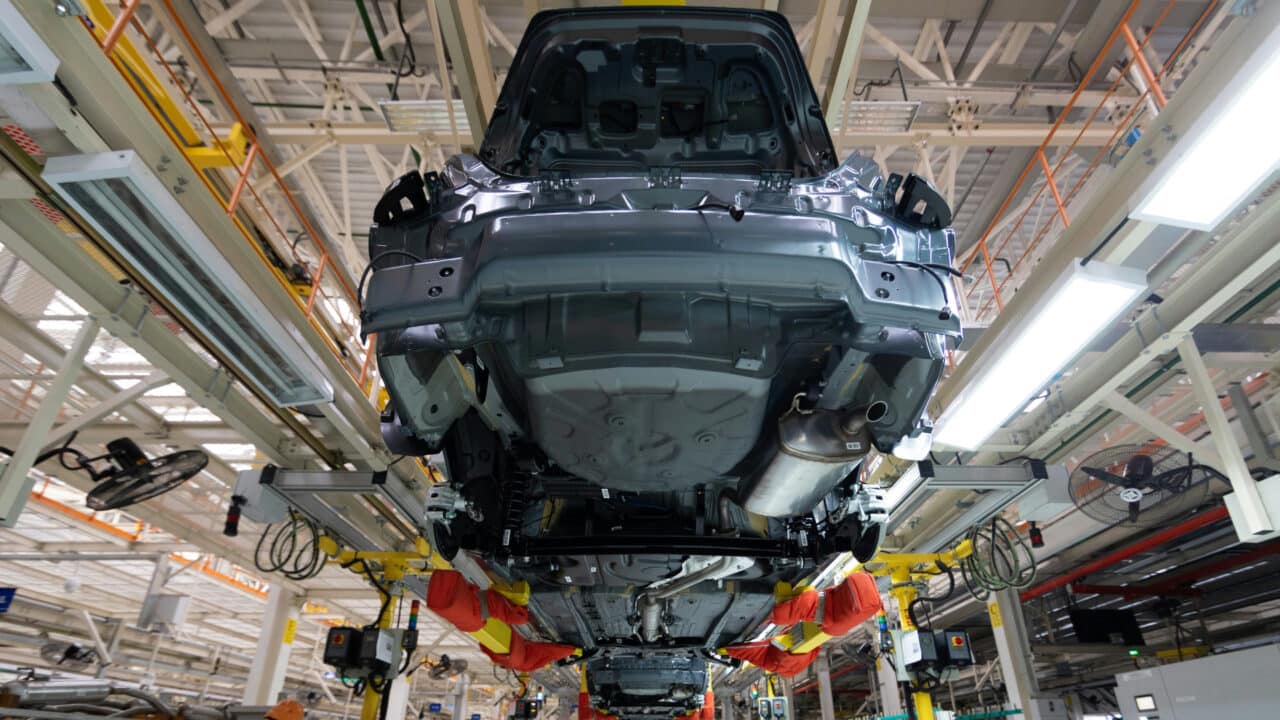 Foto de linha de montagem de carros