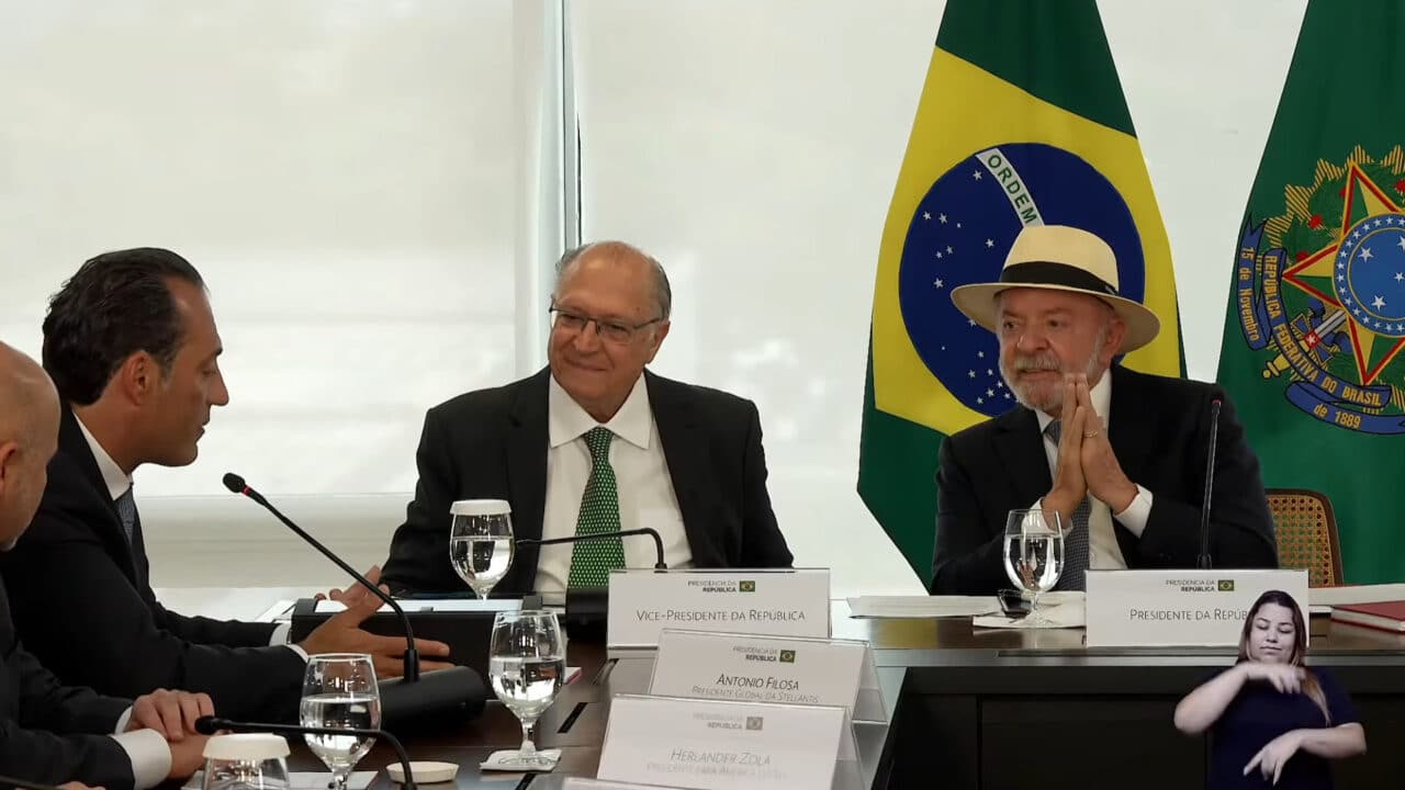 Encontro entre o CEO, Antonio Filosa, da Stellantis, Lula e Alckmin
