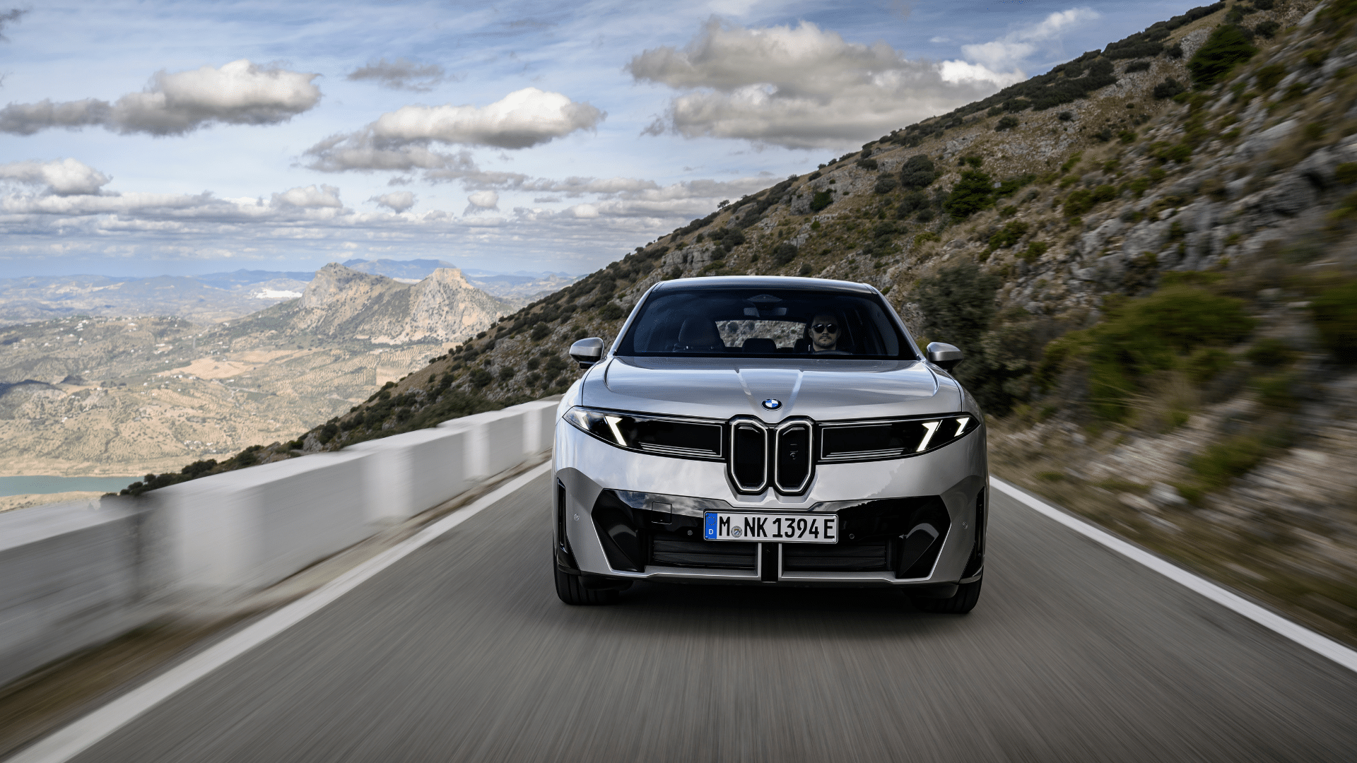 Novo BMW iX3 chega ao Brasil