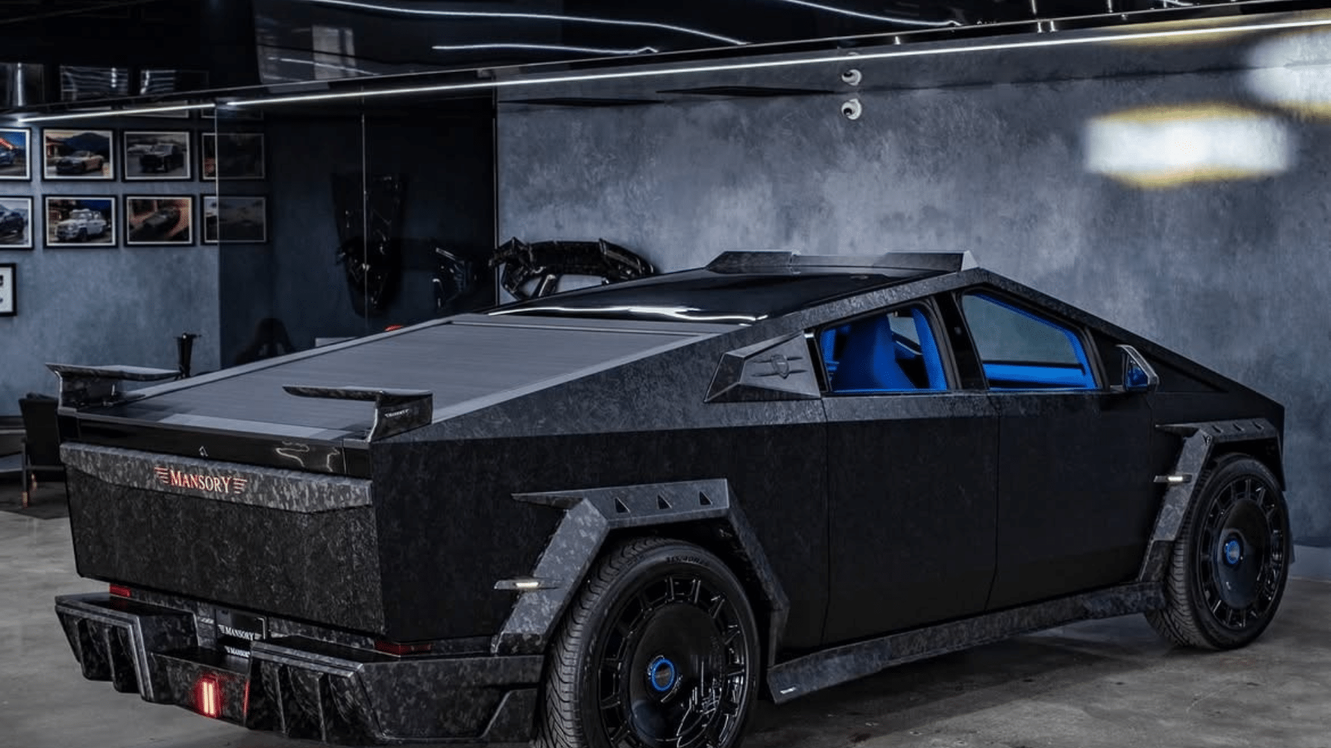 Tesla Cybertruck de Jake Paul traseira