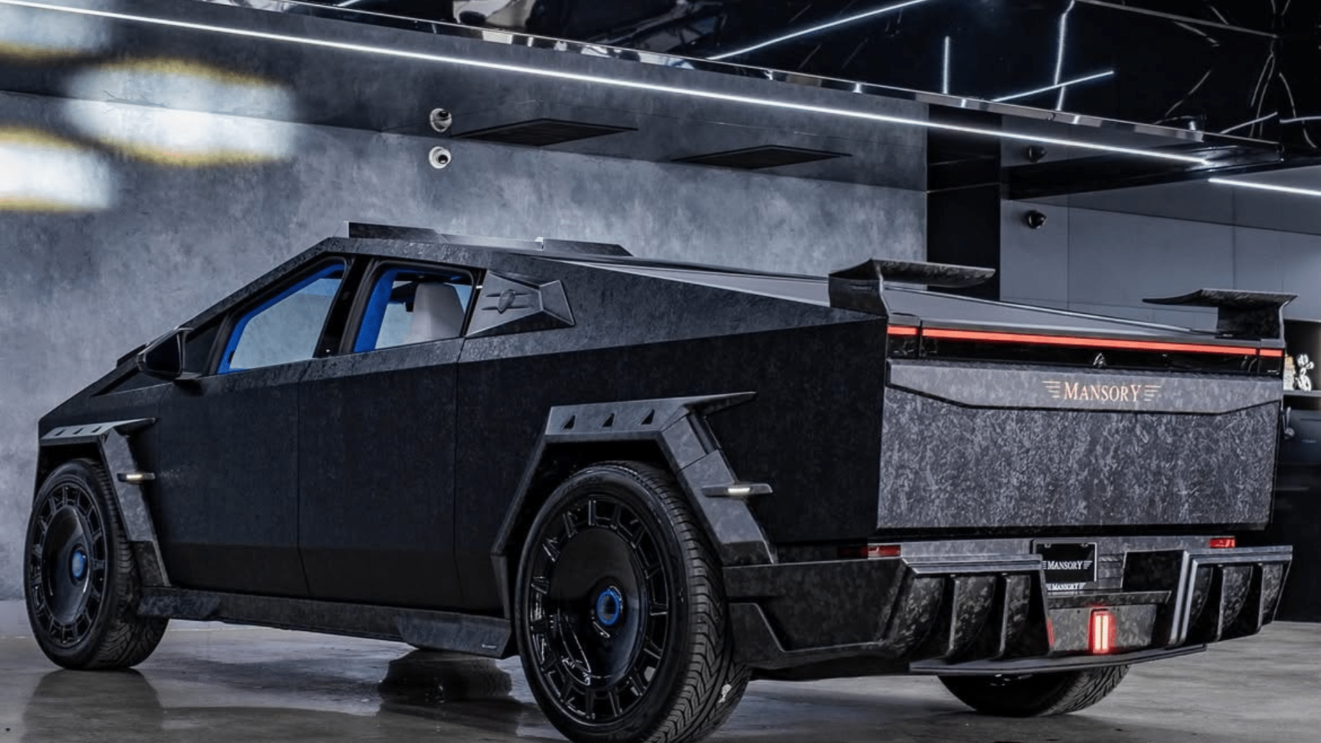 Tesla Cybertruck de Jake Paul visão traseira