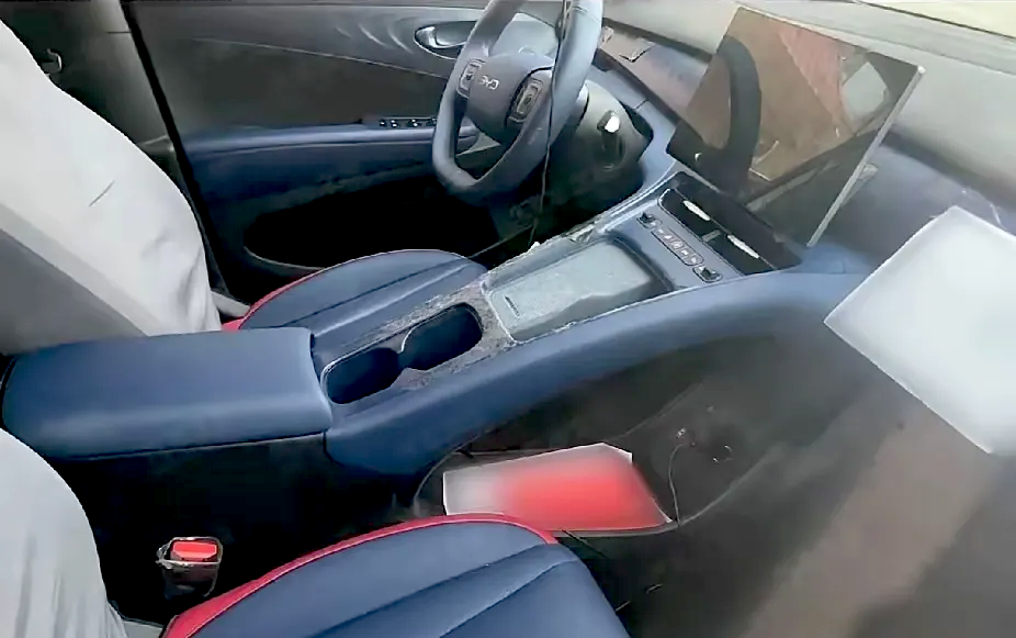 Novo interior vazado do Dolphin Mini