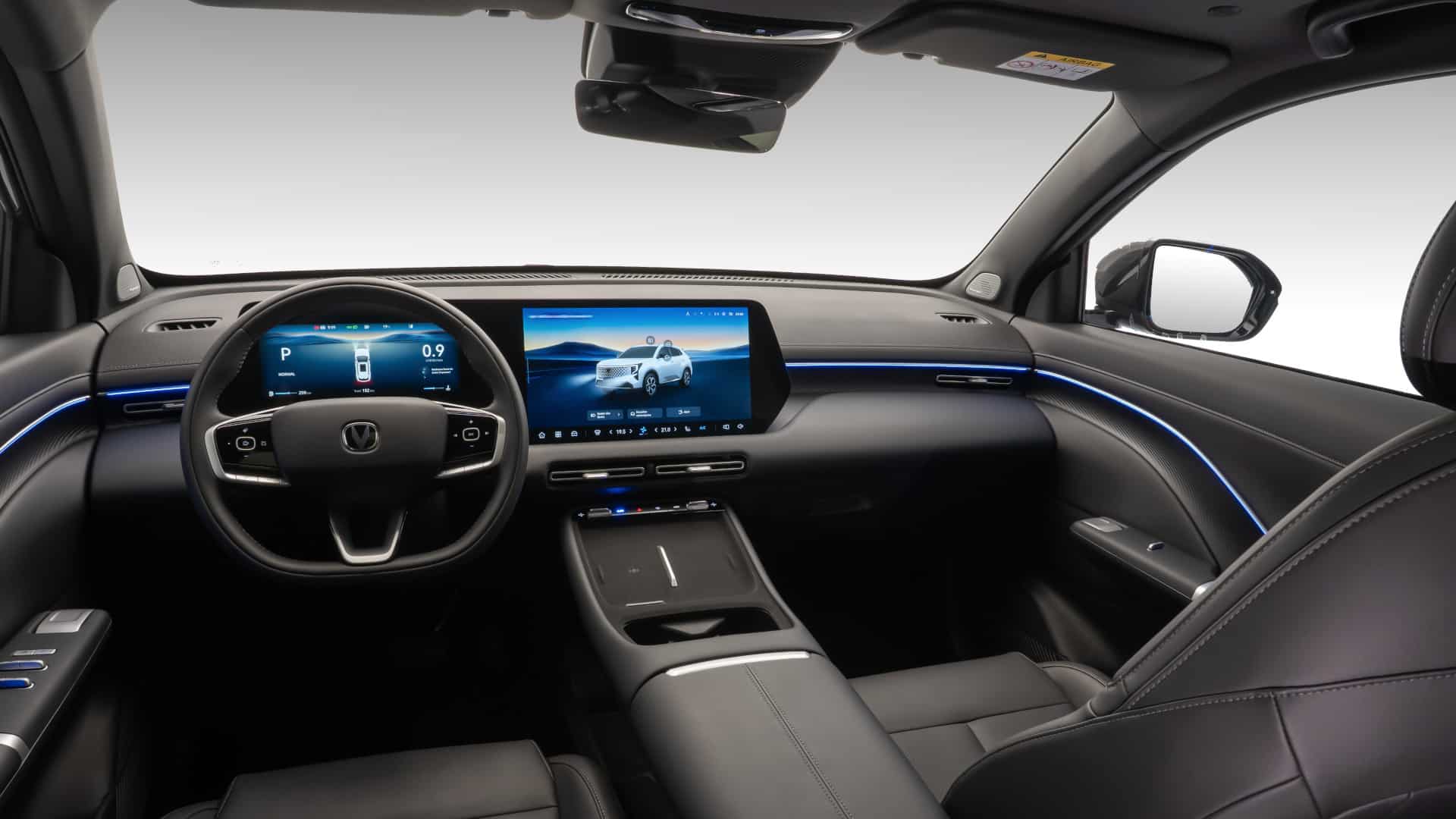 O carro Caoa Changan CS55 em foto promocional, interior