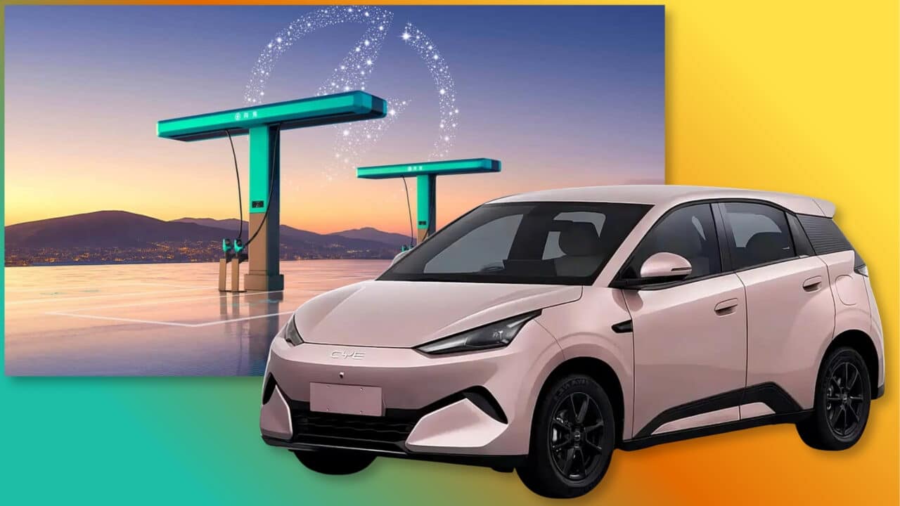 Novo BYD Dolphin Mini com carregador flash atrás