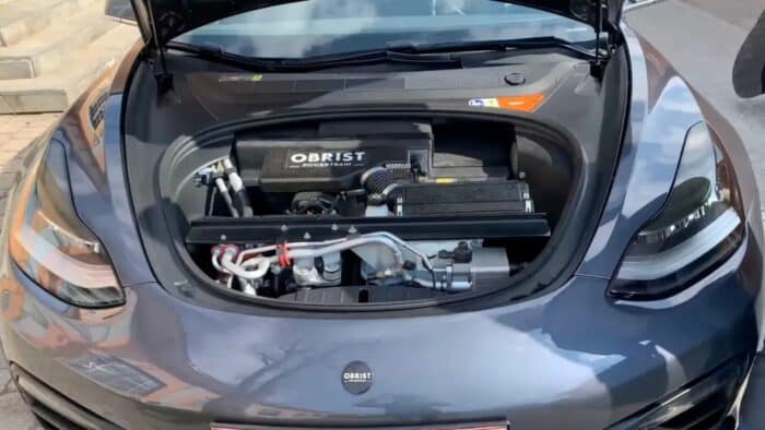 Empresa que colocava motores a gasolina em Teslas vai à falência