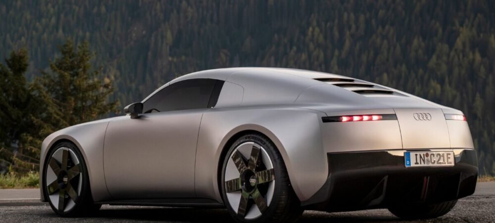 Foto do carro conceito Audi Concept C, saindo