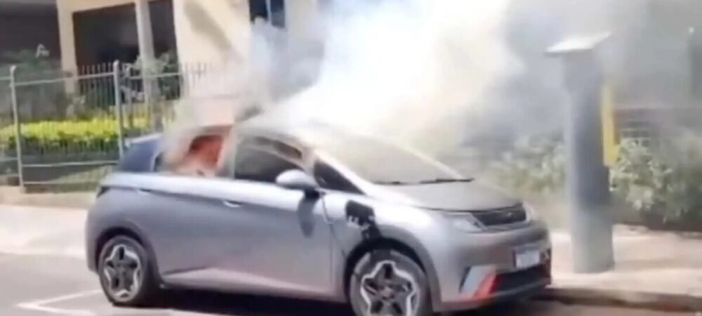 Dolphin Mini fogo Dolphin Mini pegando fogo em Santa Maria, Rio Grande do Sul