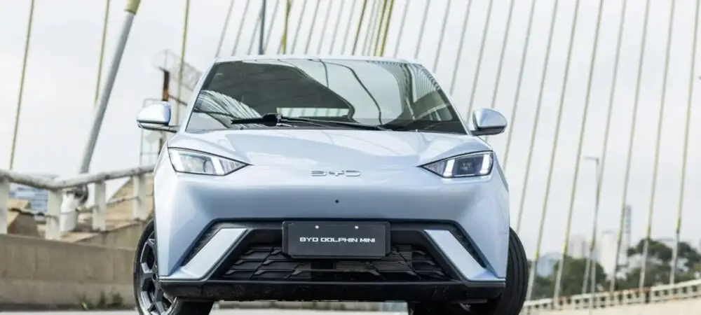 Dolphin Mini Foto do BYD Dolphin Mini na ponte estaiada em São Paulo