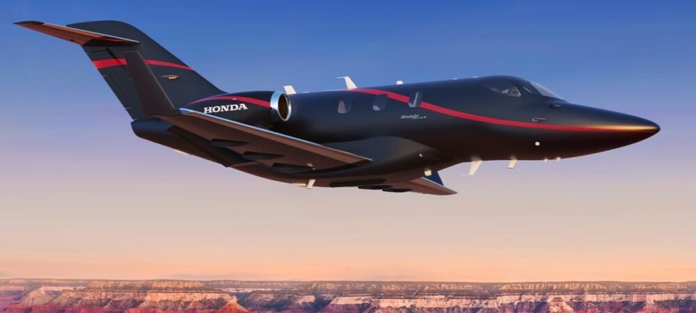 Imagem do minijato HondaJet Elite II voando sobre o Grande Cânion