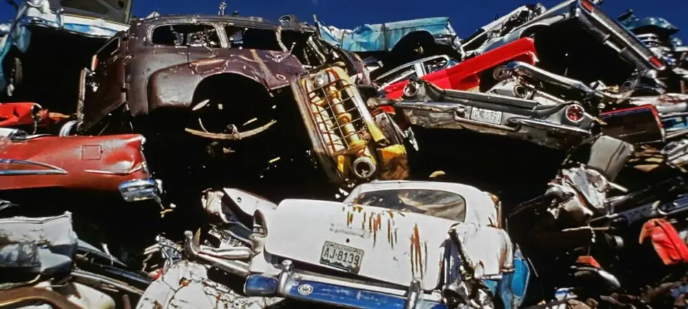 Carros no ferro-velho