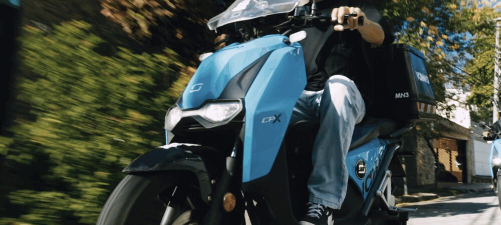 Foto promocional de moto elétrica da Vammo